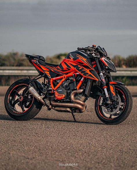 Ktm Bike Photo, Naked Motorbike, Ktm Street Bike, Ktm Superduke 1290, Bmw Motorcycle S1000rr, Orange Motorcycle, Biker Motorcycles, 1290 Super Duke R, Ktm Super Duke