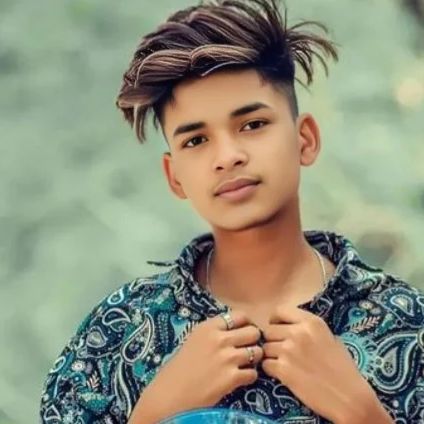 17 Year Cute Boy Pic, New Pose, Best Poses For Boys, Best Photo Editing Software, Photoshop Hair, Drawing Couple, Drawing Couple Poses, Portrait Photo Editing, Best Poses For Photography