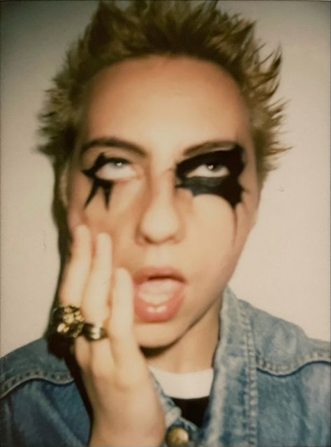 #80s #80smakeup #makeup #punkmakeup #metalmakeup #hairspikes #1980s #80smetal #80spunk #polaroid #star #etoile #alternative #alternativemakeup  #punk #metal #rock Punk 1980s Style, 1980s Punk Makeup, 80s Punk Makeup Men, Punk Makeup Looks 80s, Post Punk Makeup, 80s Rockstar Makeup, 80s Rocker Makeup, 70s Punk Makeup, 90s Rave Makeup