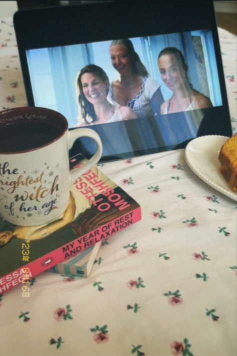 Watching mamma mia on bed with mug on top of books my year of rest and relaxation and flower bed sheets Watching Mamma Mia Aesthetic, Watching Mamma Mia, Emma Core, American Teen, Some Nights, Mama Mia, Fame Dr, 13th Birthday, Dream Life