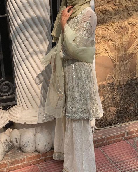 Desi Muslim Outfit, Hijabi Desi Outfit, Hijab With Desi Clothes, Desi Hijabi Outfits, Desi Hijabi, Outfits Muslim, Desi Fits, Pakistan Dress, Desi Dress