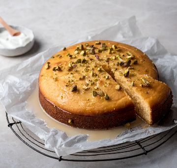 Orange Cardamom Cake, Pistachio Cake Recipe, Orange Cardamom, Cardamom Cake, Middle Eastern Desserts, Yoghurt Cake, Orange Cake Recipe, Torte Cupcake, Pistachio Cake