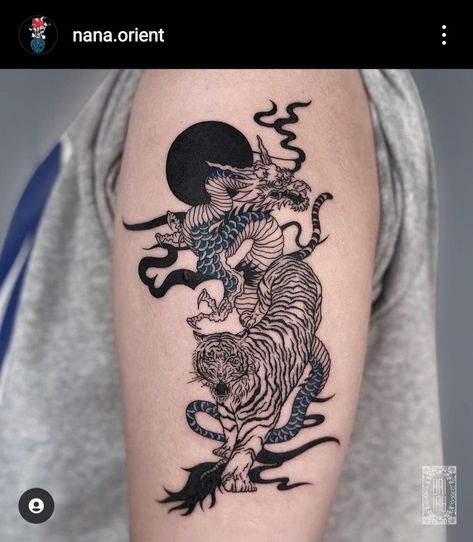 Crouching Tiger Hidden Dragon Tattoo, Dragon And Tiger Tattoo Design, Crouching Tiger Tattoo, Twin Tiger Tattoo, Korean Tiger Tattoo, Tiger Dragon Tattoo, Back Tattoo Dragon, Tiger And Dragon Tattoo, Dragon And Tiger Tattoo