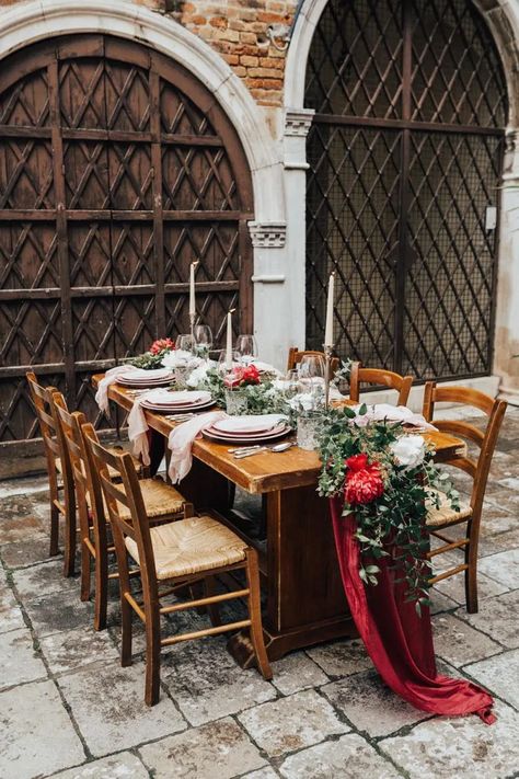 Venice Elopement with Blush Wedding Dress & Black Tie Suit - Rock My Wedding Table Setting For Wedding, Venice Wedding, Wedding Dress Black, Red Wedding Flowers, Black Tie Suit, Blush Wedding Dress, Wedding Table Flowers, Wedding Table Plan, Romantic City