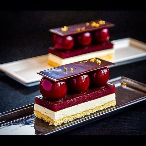 Elegant Pastries, Sliced Cake, Beautiful Plating, Lemon Sponge Cake, Raspberry Jelly, Jelly Chocolate, Lemon Mousse, Plate Dessert, Gourmet Desserts