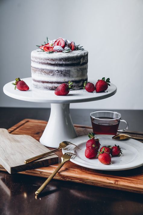 Photography Behind The Scenes, Moody Lighting, Cake Background, Cake Photoshoot, Food Flatlay, Luxury Cake, Dessert Photography, Cake Tray, Cake Decorating Frosting