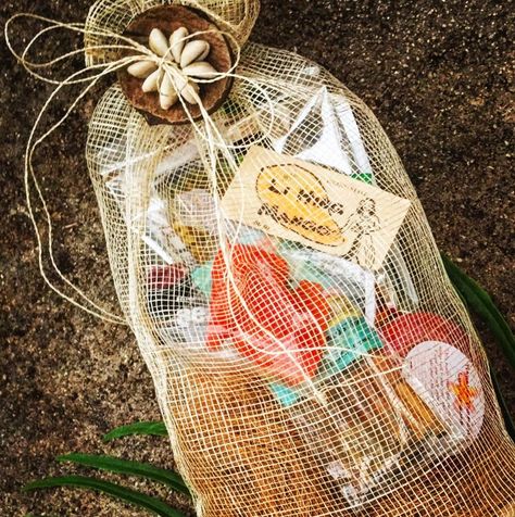 Everyone loves a gift from Hawaii! Tell us what you need and we'll make it happen. #islandgifts #customgiftbags #hawaiiangift #hawaiianstore #hawaiianstoreonline Papaya Seed Dressing, Li Hing Mui, Banana Fiber, Hawaiian Gifts, Papaya Seeds, Honey Sticks, Custom Gift Bags, Tea Company, Tea Companies