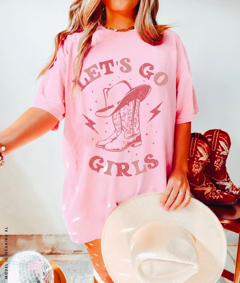 Nashville Girls Trip, Western Bride, Western Clothes, Disco Cowgirl, Trendy Shirt Designs, Merch Ideas, Cowgirl Western, Girls Tees, Western Outfits