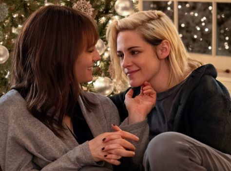 Kristen Stewart Girlfriend, Happiest Season, Mackenzie Davis, Gay Christmas, Kristin Stewart, Romance Film, I Love Cinema, Ricky Martin, Anna Kendrick