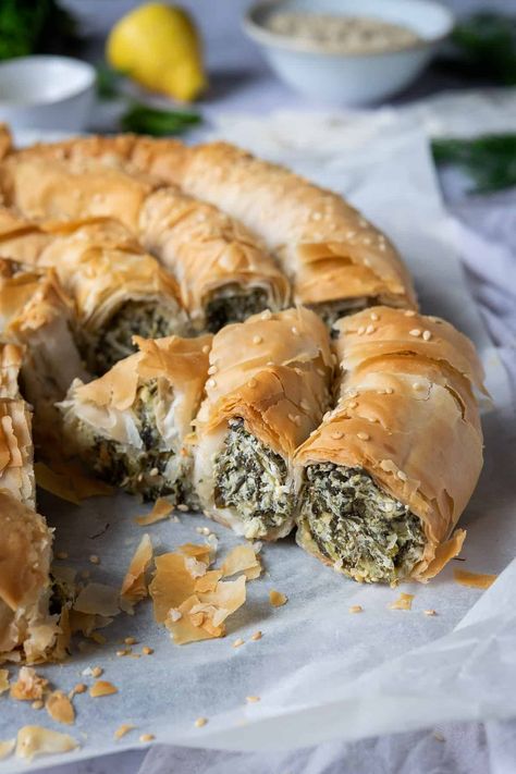 close up of a slice of vegan spanakopita spiral Spanakopita Recipe, Vegetarian Pie, Greek Spinach Pie, Spinach Pie, Spinach Egg, Spinach Ricotta, Savory Pastry, Fresh Spinach, Spinach And Cheese