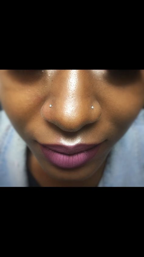 Double Nose Stud Piercing, Nose Piercing Ideas Double, Double Piercing Nez, Double Nose Piercing Different Sides, Small Piercings, Tattoo Lower Back, Bodysuit Tattoos, Double Nose Piercing, Cute Nose Piercings