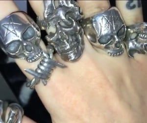 Grunge Jewelry, The Rocky Horror Picture Show, Funky Jewelry, Jewelry Inspo, Grunge Aesthetic, Piercing Jewelry, Cute Jewelry, Floral Rings, Piercings