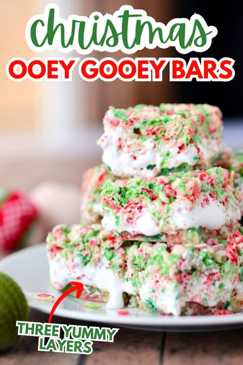 Christmas ooey gooey bars with three yummy layers. Christmas Rice Krispie Treats Ideas, Christmas Rice Crispy Treats, Cake Mix Crust, Christmas Rice Krispie Treats, Christmas Rice, Ooey Gooey Bars, Marshmallow Filling, Gooey Bars, Gunny Sack