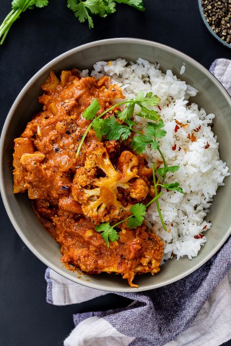 Cauliflower tikka masala Cauliflower Tikka Masala, Vegetarische Diners, Tuna Melt, Beef Sliders, Easy Vegetarian Dinner, Easy Cauliflower, Cauliflower Curry, Breast Recipe, Indian Curry