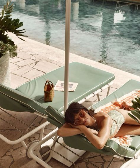 Via Keddie Tess Pinterest 💫 Poolside Aesthetic Summer, Hotel Pool Photography, Greece Photoshoot Ideas, Sunbathing Photography, Hotel Pool Aesthetic, Beach Resort Aesthetic, Sunbathing Aesthetic, Resort Photoshoot, Villa Photoshoot