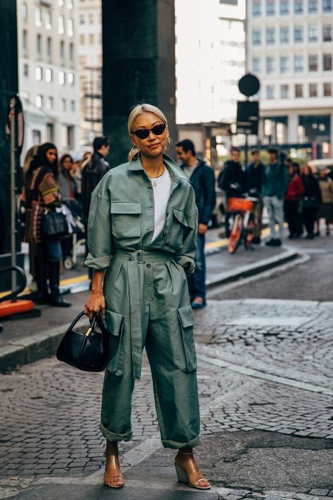 Milan Fashion Week Day 2 Vanessa Hong, Italian Fashion Street, 2020 Street Style, Milan Street Style, Utility Jumpsuit, Quoi Porter, New Street Style, Looks Street Style, Milan Fashion Weeks