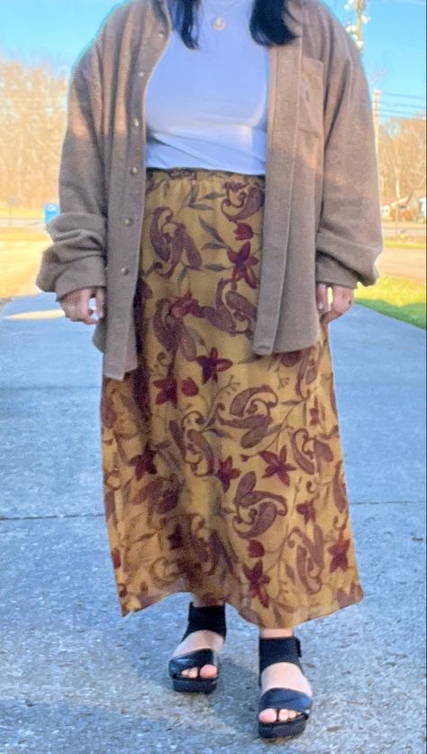 Midsize Maxi Skirt, Long Floral Skirt Outfit Aesthetic, Vintage Long Skirt Aesthetic, Long Skirt Outfit Plus Size, Maxi Skirt Outfit Mid Size, Long Skirt Outfits Midsize, Long Skirt Outfits Plus Size, Plus Size Hipster Outfits, Plus Size Long Skirt Outfits