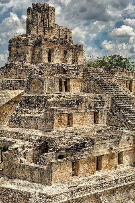 Earth Ancients | The most unique Mayan five stories temple in Edzna, Mexico. Mayan Architecture, Mayan Temple, Crazy Houses, Maya Art, Aztec Culture, Mayan Culture, America Latina, American Architecture, Mystery Of History