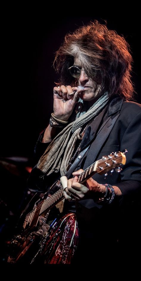 Joe Perry Style, Aerosmith Guitarist, Guitar Man, Tyler Aerosmith, Steven Tyler Aerosmith, Joe Perry, Music Do, Steven Tyler, Gender Envy