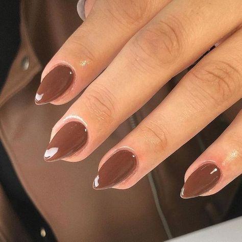 Try these simple fall nails to create a cozy look perfect for Thanksgiving gatherings. #SimpleFallNails #ThanksgivingNails #AutumnNails Nails Acrylic Solid, Solid Gel Nails, Simple Thanksgiving Nails, Fall Press On Nails, Nails Short Almond, Simple Thanksgiving, Simple Fall Nails, Short Almond Nails, Short Fake Nails