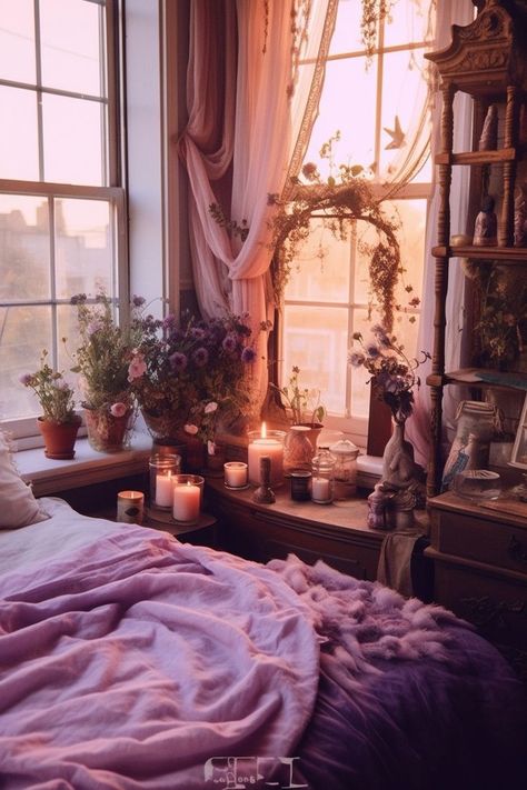 Witchy Bedroom Ideas, Moody Coastal, Witch Bedrooms, Dark Cozy Bedroom, Witchy Bedroom, Earthy Bedroom, Purple Bedrooms, Purple Bedroom, Purple Rooms