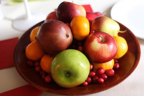 Apple Centerpieces, Thanksgiving Fruit, Lemon Centerpieces, Fall Fruit, Fruit Centerpieces, Simple Thanksgiving, Bowl Centerpiece, Fall Fruits, Thanksgiving Centerpieces