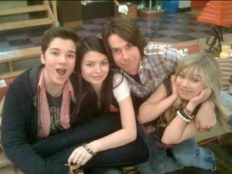 Nickelodeon Shows 2000, Icarly Cast, Jerry Trainor, Old Nickelodeon Shows, 2000s Pictures, Freddie Benson, Icarly And Victorious, Nathan Kress, Dan Schneider