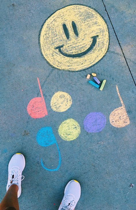 #art #chalk #summertime #vibesinsummer #colorful #dogood #smile Chalk Art Quotes, Summer Chalkboard Art, Chalk Pictures, Street Chalk Art, Chalk Activities, Fun Chalk Art, Chalk Design, Chalk Wall, Sidewalk Chalk Art