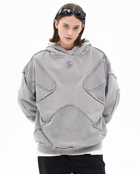 Fresh drops just landed! Upgrade your wardrobe with the latest streetwear essentials. Stay ahead of the game. 🌟🛒 Hoodie👀 : Eluxora® Unisex High Street Designer Patch Hoodie #streetweardaily #StreetStyleInspo #StreetwearFashion #FashionTrends #UrbanStyle #StreetwearStyle #streetwearbrand #streetwear Urban Sweater, Urban Apparel, Stitch Hoodie, Urban Fashion Trends, Hoodie Streetwear, Creation Couture, Chic Sweaters, Vintage Hoodies, Embroidered Hoodie