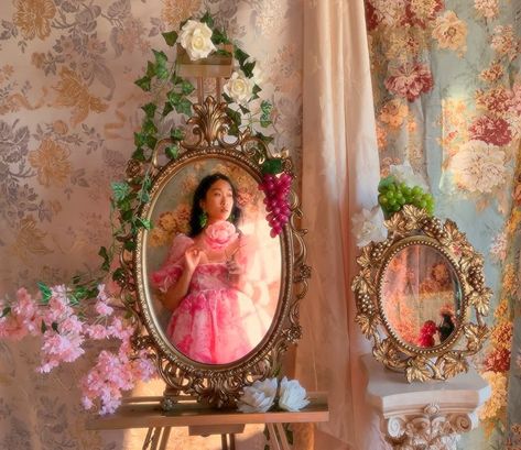 Brigerton Photoshoot Ideas, Rococo Photoshoot, Cottagecore Studio Photoshoot, Fairytale Studio Photoshoot, Marie Antoinette Fashion Editorial, Debut Ideas, Front Door Christmas Decorations, Photoshoot Studio, Dreamy Photography