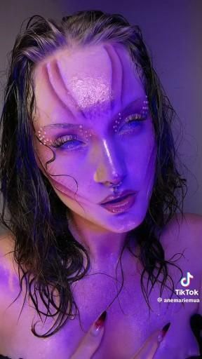 Galactic Halloween Costume, Halloween Makeup 2024 Trends, Halloween Makeup Siren, Day And Night Costume, Siren Halloween Makeup, Siren Makeup Halloween, Scary Mermaid Makeup, Siren Outfit Halloween, Halloween 2024 Trends