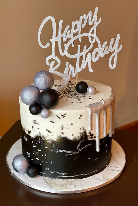 Black And White Cake For Men, Black And White Birthday Cake For Women, Black And Silver Cake Birthday For Women, Cake For 17th Birthday Boy, Black And Silver Cake For Men, Black And White 18th Birthday Cake, Black White And Silver Cake Ideas, Birthday Cake Black And Silver, Black White And Silver Birthday Cake