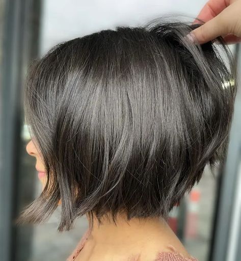 Graduated Bob With Bangs, Chin Length Hair With Bangs, Thicken Fine Hair, Shaggy Bob Hairstyles, Chin Length Haircuts, Messy Haircut, Chin Length, Chin Length Bob, Straight Blonde Hair