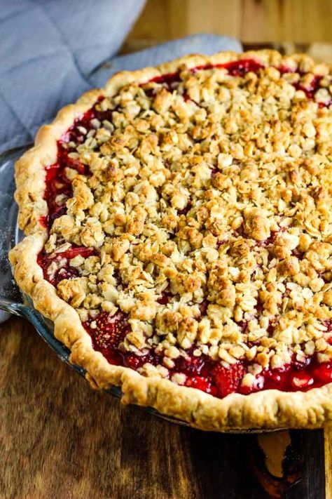 Strawberry Pie, strawberry crumble, pie, easy strawberry pie, dessert, coco and ash, Strawberry Pie with Crumb Topping Rhubarb And Apple Crumble, Easy Strawberry Pie, Crumb Pie, Rhubarb Custard, Dutch Apple Pie, Raspberry Pie, Perfect Pie Crust, Pie Crumble, Raspberry Recipes