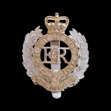 Royal Engineers Staybrite Cap Badge – The British & Commonwealth Military Insignia Database Royal Engineers, Building House Plans Designs, Military Insignia, Watercolor Lessons, British Heritage, Badge Design, Heritage Fashion, Neck Piece, Head And Neck