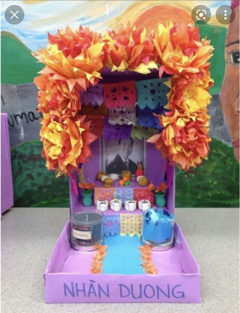 Shoebox Altar, Family Alter, Dia De Los Muertos Crafts Ideas, Dia De Los Muertos Party Ideas, Day Of The Dead Diy, Dia De Los Muertos Decorations Ideas, Spanish Projects, Teaching Theatre, Altar Ideas