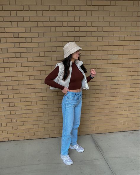 Bucket Hat Black Outfit, Outfit Con Bucket Hat, Winter Bucket Hat Outfit, Fall Outfit Casual, Bucket Hat Outfit, Winter Bucket Hat, Bucket Hat Black, Casual Hat, Women Outfits