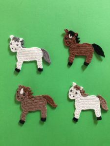 Crochet Horse Pattern, Horse Applique, Appliques Au Crochet, Crochet Farm Animals, Animals Horse, Crochet Applique Patterns Free, Crochet Sheep, Crochet Horse, Chicken Pattern