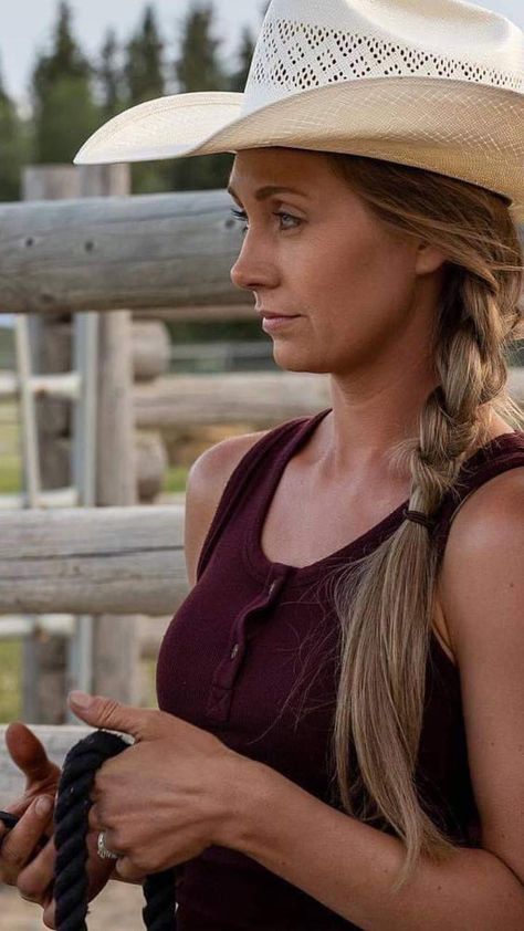 Heartland Amy Hairstyles, Amy Fleming Hair, Amy Fleming Heartland, Amy Fleming Hairstyles, Amber Marshall Hair, Amy From Heartland, Heartland Season 16, Western Hair Styles, Heartland Actors