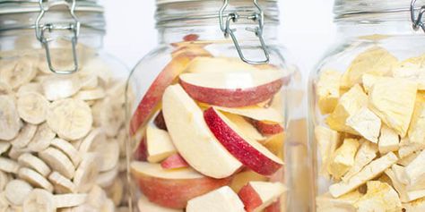 Drying Apples, Freeze Dried Apples, Freeze Dried Food Storage, Freeze Food, Root Cellars, Infused Recipes, Fruit Facts, Harvest Right Freeze Dryer, John Chapman