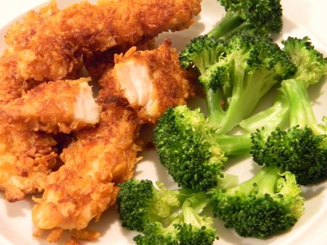 KELLOGG'S FROSTED FLAKE CHICKEN TENDERS - JOYFUL DAISY Picky Toddler Meals, Honey Mustard Dipping Sauce, I Want Food, Chicken Tender Recipes, Homemade Baby Foods, Crusted Chicken, Homemade Snacks, Mackenzie Childs, Fried Food