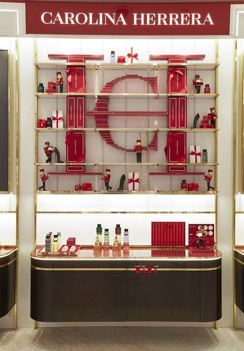 Carolina Herrera, Harrods, London - Retail Focus Fragrance Display, Perfume Carolina Herrera, Retail Technology, Travel Retail, Harrods London, Retail Marketing, Retail Solutions, Countertop Display, Visual Merchandising Displays