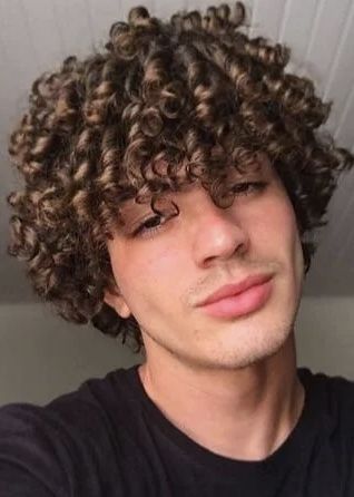 Curl Inspiration, Medium Curly Haircuts, Long Curly Hair Men, Men's Curly Hairstyles, Male Haircuts Curly, Naruto Jiraiya, Dyed Hair Men, Belle Hairstyle, Men Haircut Curly Hair