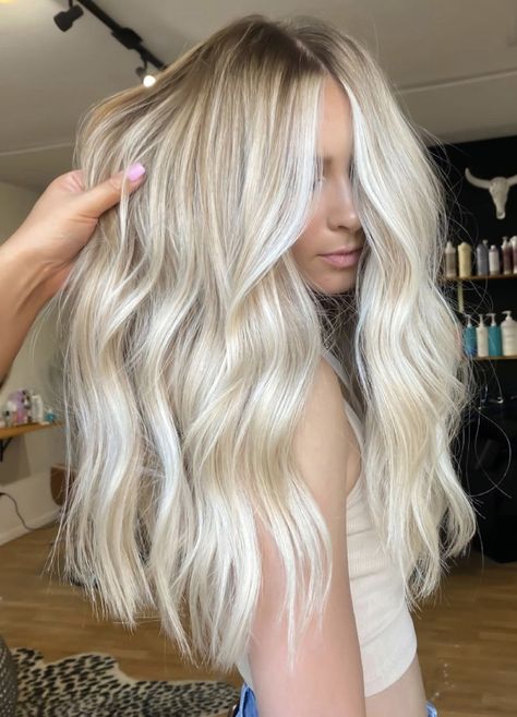 Wedding Hair Color Blonde, Bright Fall Blonde, Blonde Spring Hair Color, Summer Blonde 2023, Bright Blonde Full Highlights, Bright Blonde Hair With Shadow Root And Money Piece, Full Head Blonde Highlights With Money Piece, Bright Summer Blonde Hair, Bright Blonde Highlights On Blonde Hair