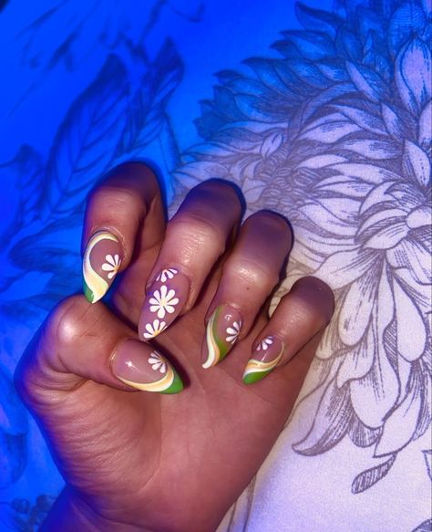 Almond Acrylic Nails Designs Flowers, Almond Nails Flowers Art Designs, Blue Nail Short, Fun Summer Nails Acrylic, Summer Flower Nail Designs, Fun Almond Nails, Nail Design Chrome, Nail Inspiration Short, Nail Short Acrylic