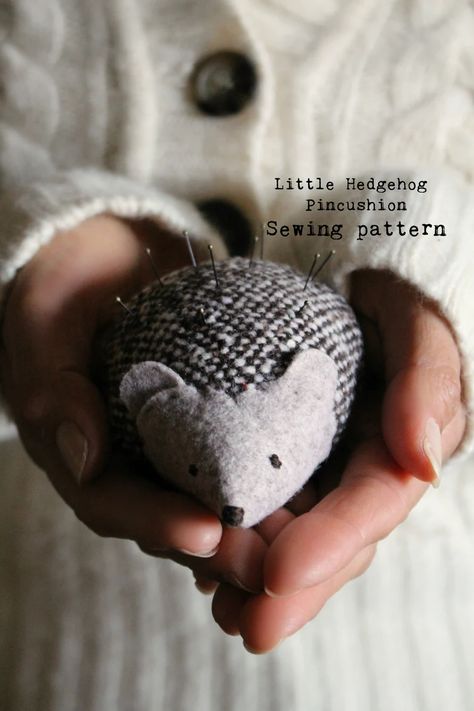 Little Hedgehog Pincushion PDF Sewing Pattern - Etsy UK Pin Cushions Patterns, Book Pillow, Owl Patterns, Sewing Organization, Easy Sewing Patterns, Bird Patterns, Sewing Accessories, Embroidery Floss, Pdf Sewing Patterns