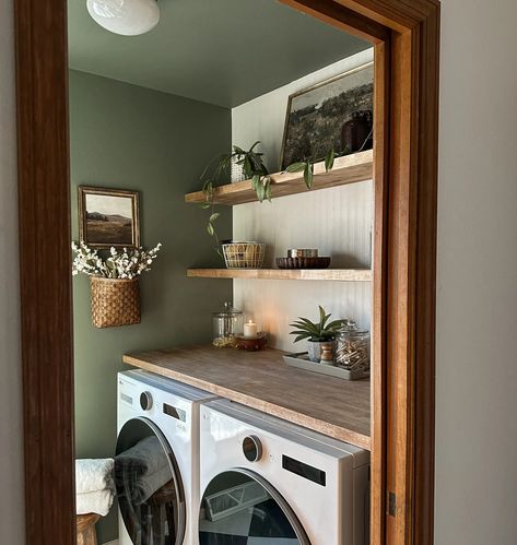 Top Laundry Room Design Ideas – Forbes Home Ikea Laundry Room, Laundry Room Paint Color, Laundry Room Paint, Laundry Room Colors, Laundry Nook, Laundry Room Ideas Small Space, Small Laundry Room Makeover, Indoor Oasis, Green Laundry