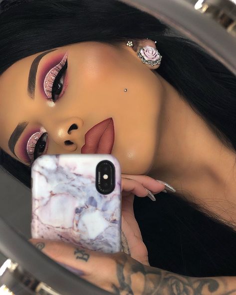 Maquillaje Cut Crease, Hoco Makeup Looks, Cut Crease Eye Makeup, Maquillage Yeux Cut Crease, Eye Makeup Images, Cut Crease Eye, Pink Eye Makeup, Cut Crease Makeup, Makeup Glam