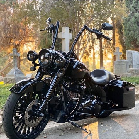 2,134 Likes, 6 Comments - InstaHarleys (@instaharleys) on Instagram: “#harleydavidson #harley #harleycustom #harleyrider #harleysofinstagram #harleydavidsonmotorcycles…” Harley Davidson Motorcycles Road King, Harley Davidson Softail Slim, Road King Special, Harley Davidson Images, Harley Davidson Road King, Harley Davidson Museum, Custom Motorcycles Harley, Bagger Motorcycle, Road King Custom