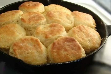 Gordon Ramsay Recipes 🍟🥣🍔 | 2 cups Self Rising Flour | Facebook Gordon Ramsay Recipe, Southern Biscuits, Buttermilk Biscuits Recipe, Yummy Biscuits, Sweet Milk, Grandma Cooking, Fluffy Biscuits, Biscuit Bread, Biscuit Rolls